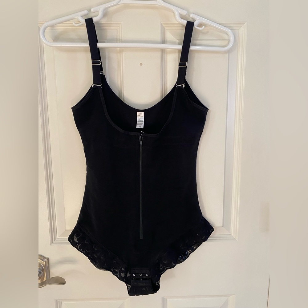 Women’s Shapellx girdle. Black XL. Excellent condition.